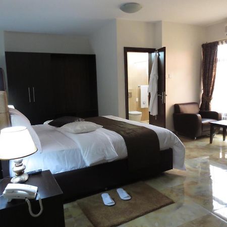 Airport Plaza Hotel Джуба Экстерьер фото