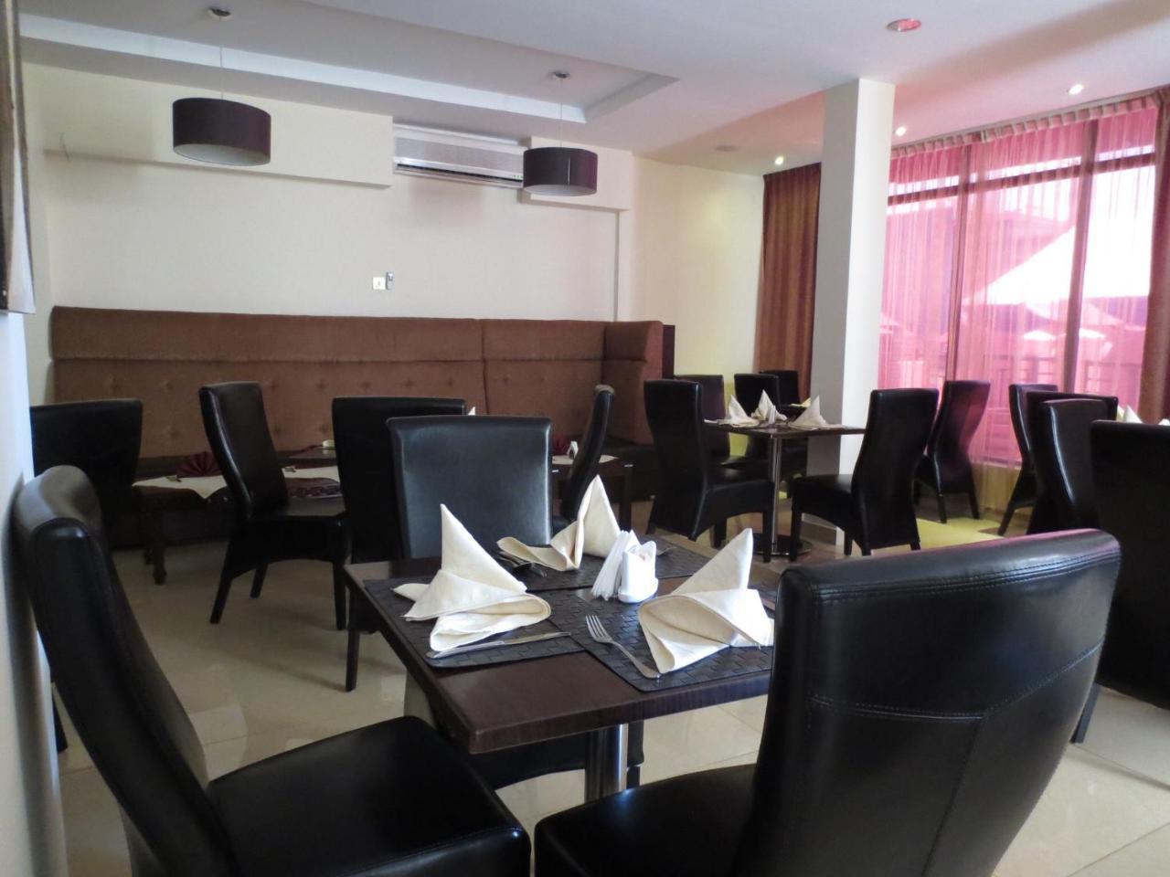 Airport Plaza Hotel Джуба Экстерьер фото