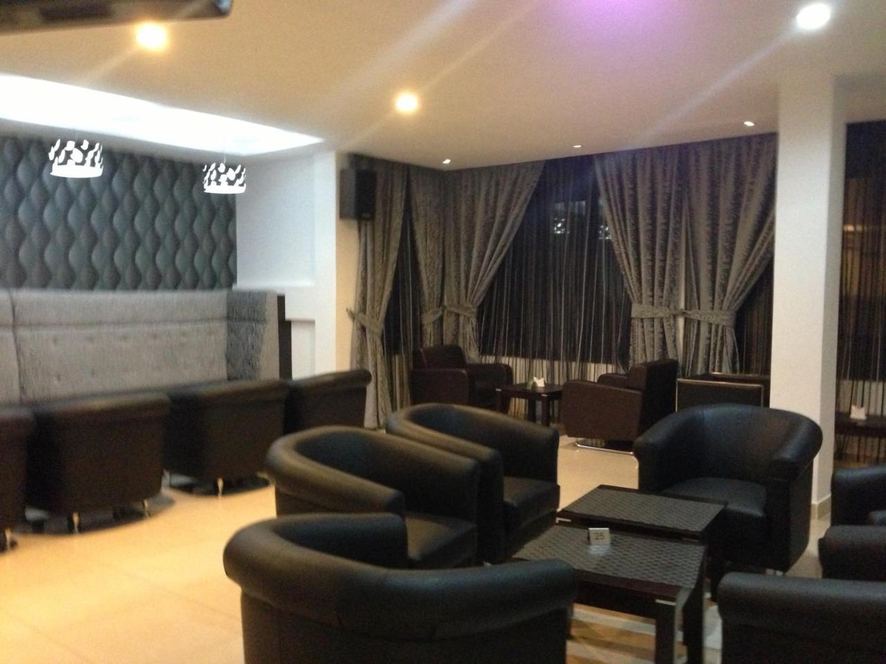Airport Plaza Hotel Джуба Экстерьер фото